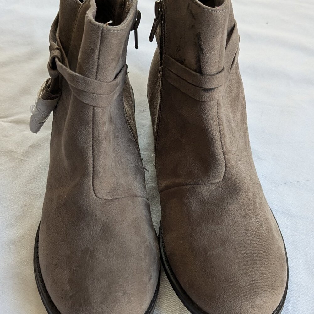 Cynthia Rowley taupe ankle boot,  size 5